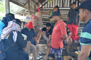 Kegiatan sosial membagikan Bansos kepada masyarakat desa Murung B (datarlaga) Kec. Hantakan Kab. HST