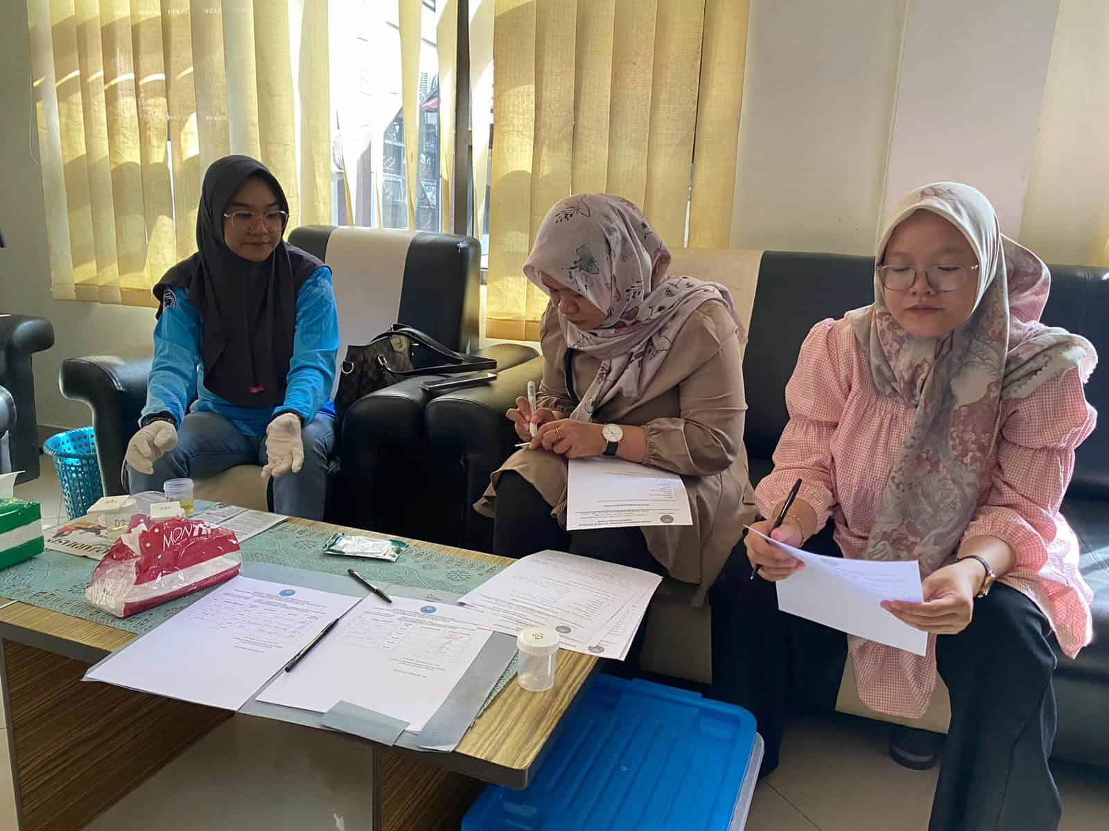 BNNK Balangan Lakukan tes urine pada Pegawai Bapeddalitbang Kabupaten Balangan