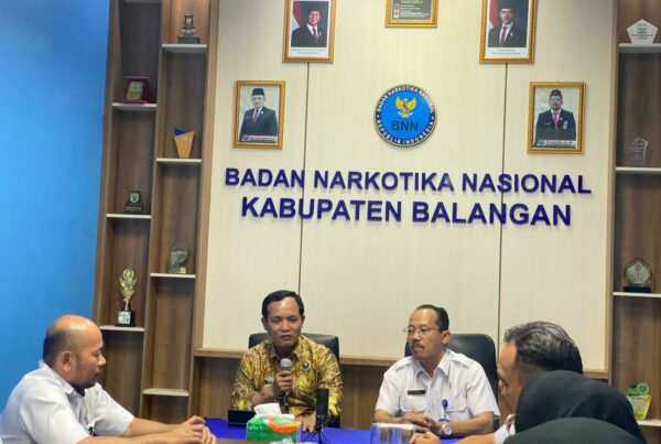 Menerima Kunjungan Kerja Kepala BNNP Kalimant