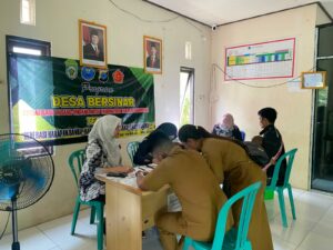 Sosialisasi P4GN sekaligus Deteksi dini/tes urine kepada Pemerintah Desa Marajai Kecamatan Halong dalam rangka Desa Bersinar (Bersih Narkoba)